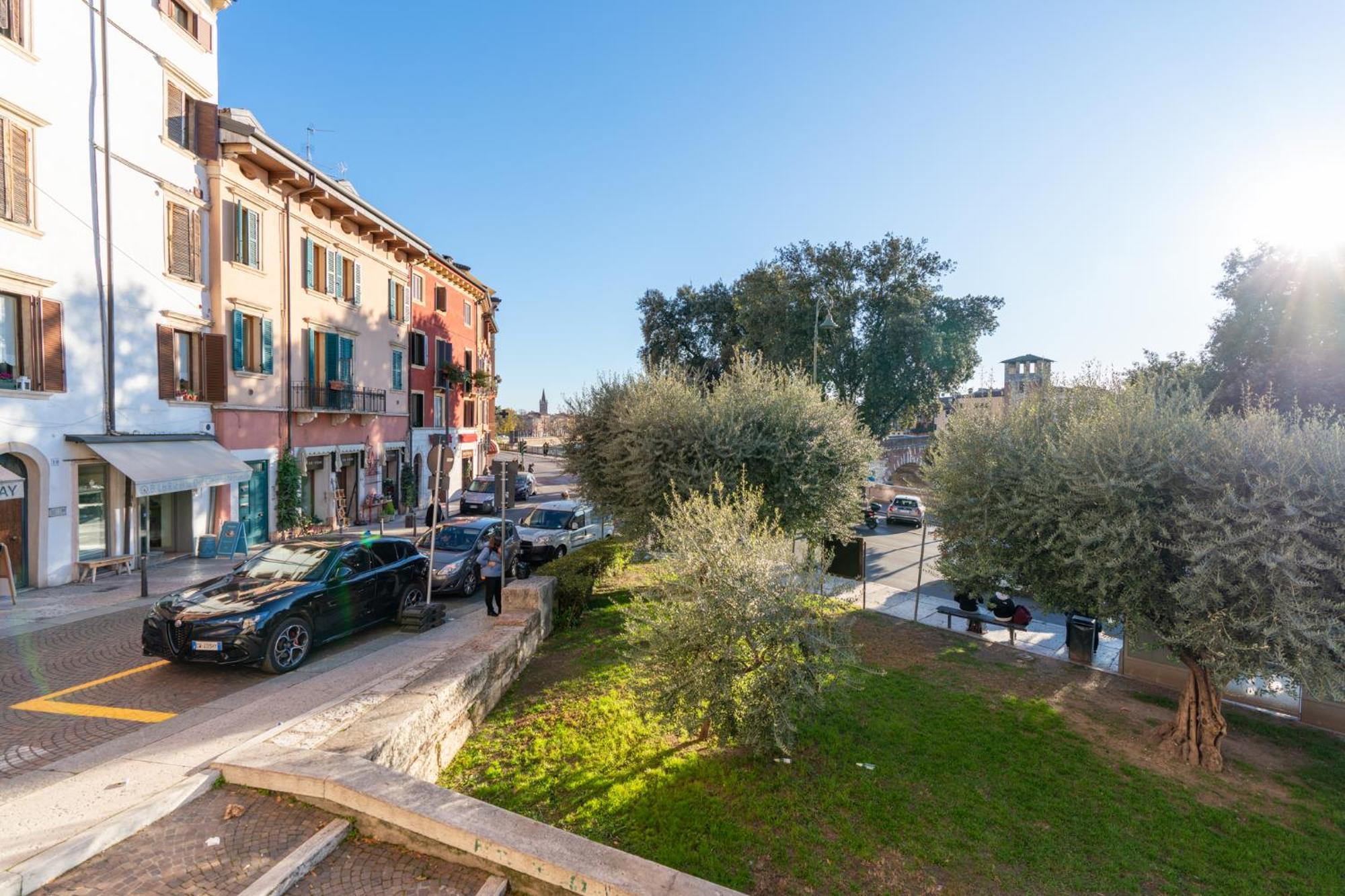 Bed and Breakfast La Finestra Sul Ponte By Postcardsfrom Verona Exterior foto