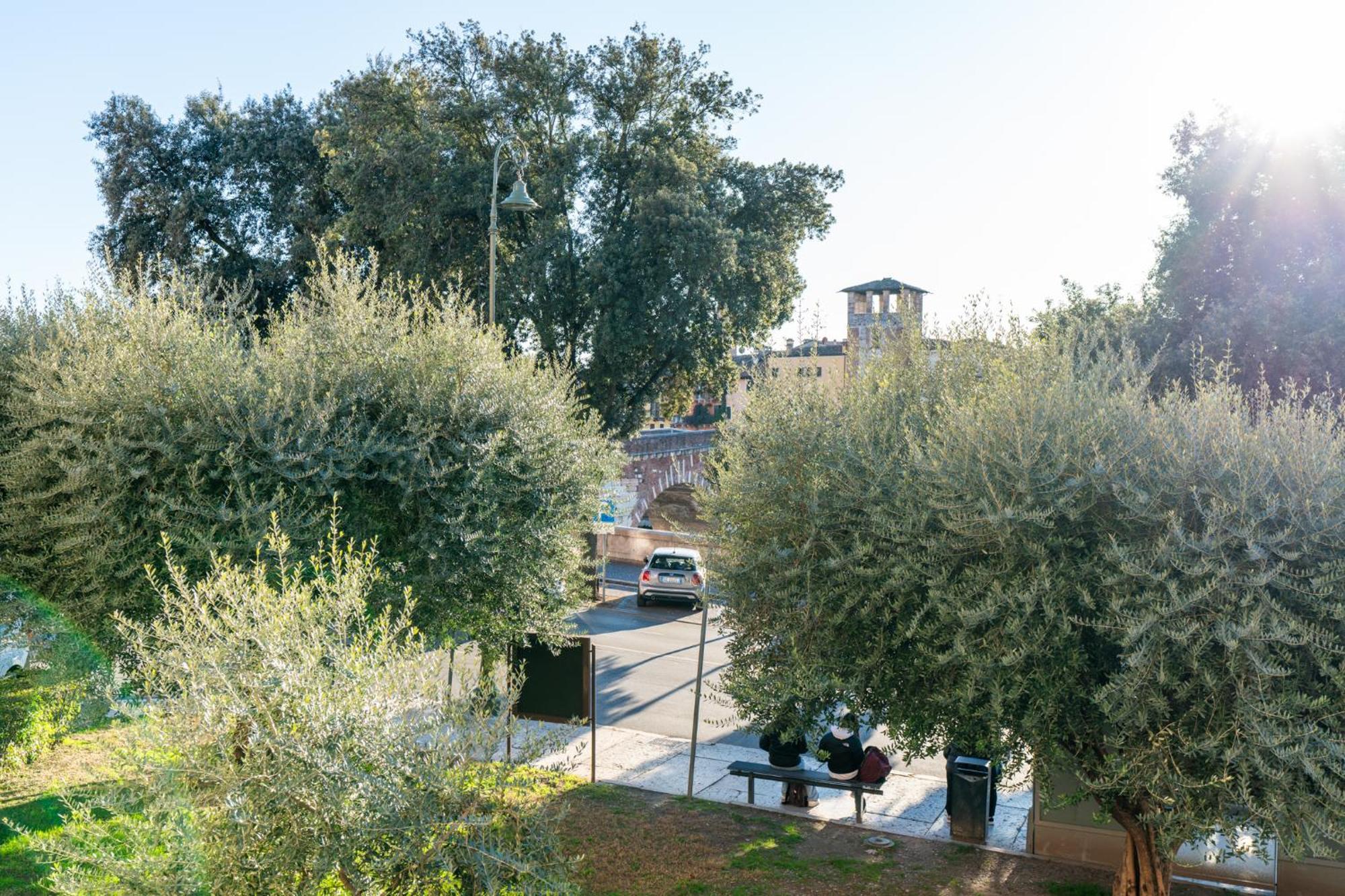 Bed and Breakfast La Finestra Sul Ponte By Postcardsfrom Verona Exterior foto