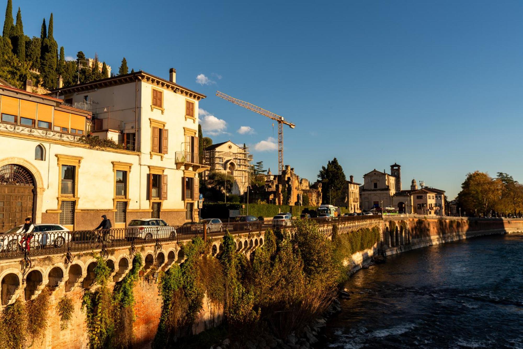 Bed and Breakfast La Finestra Sul Ponte By Postcardsfrom Verona Exterior foto