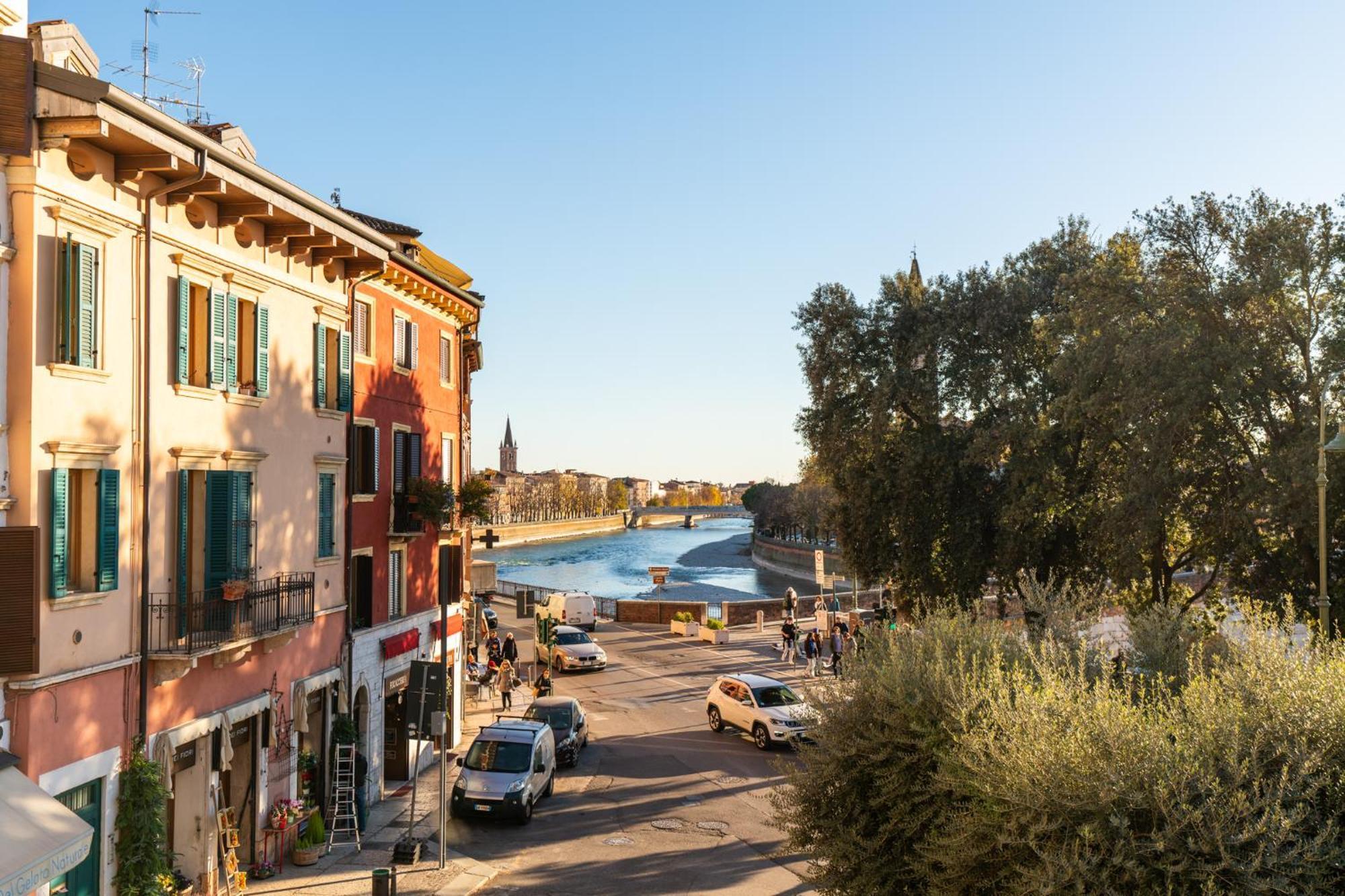 Bed and Breakfast La Finestra Sul Ponte By Postcardsfrom Verona Exterior foto