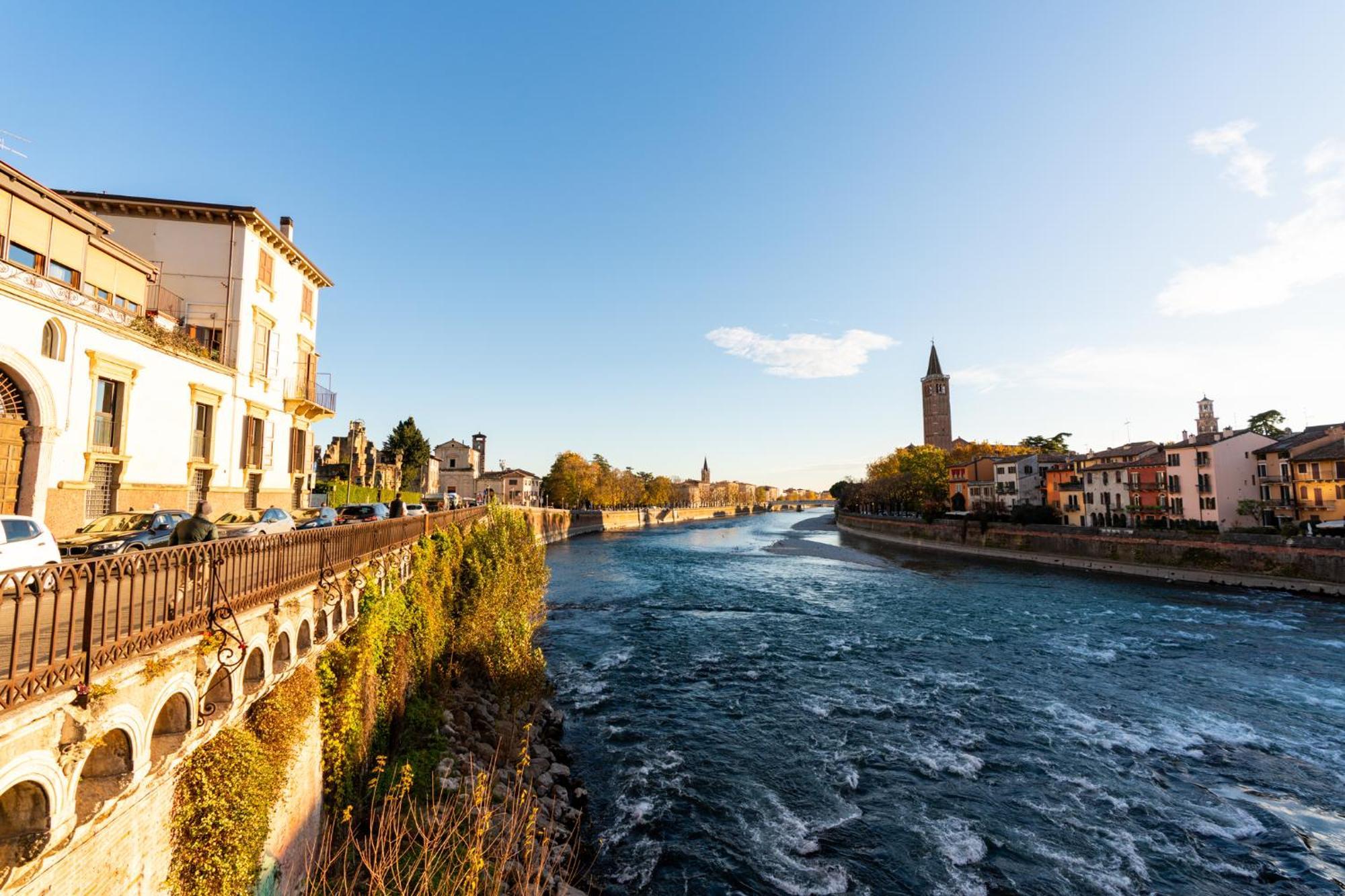 Bed and Breakfast La Finestra Sul Ponte By Postcardsfrom Verona Exterior foto