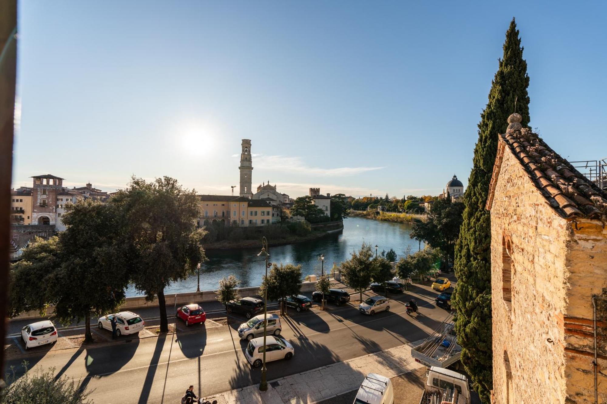 Bed and Breakfast La Finestra Sul Ponte By Postcardsfrom Verona Exterior foto
