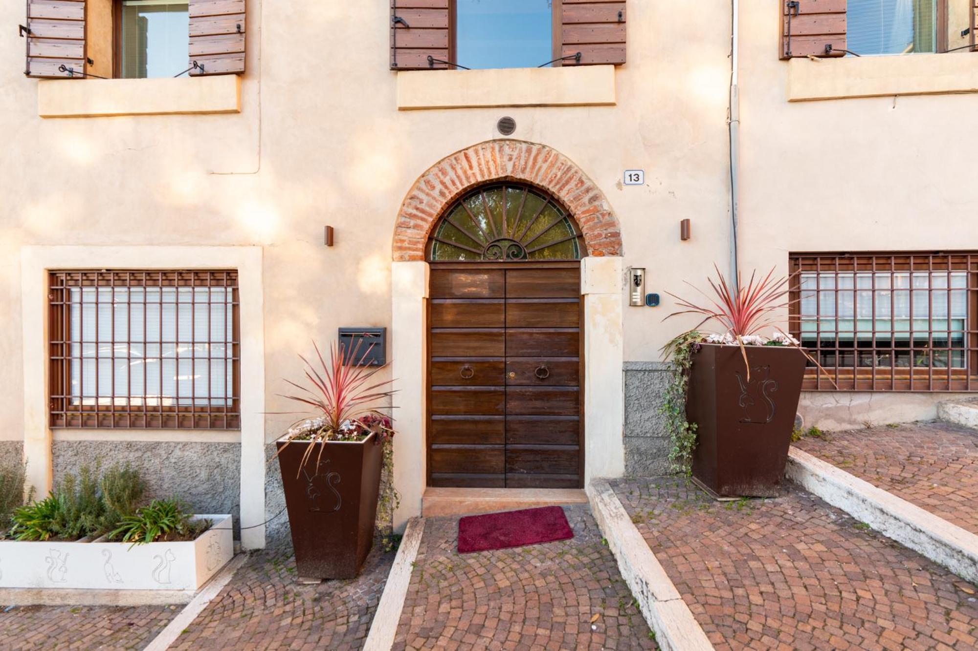 Bed and Breakfast La Finestra Sul Ponte By Postcardsfrom Verona Exterior foto