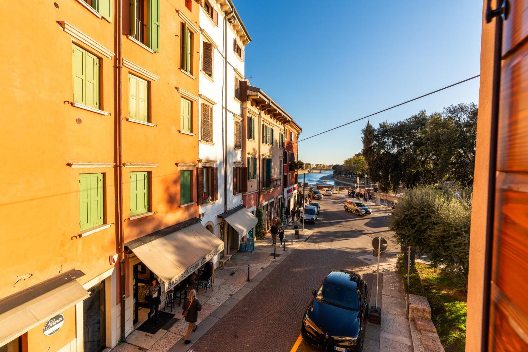 Bed and Breakfast La Finestra Sul Ponte By Postcardsfrom Verona Exterior foto