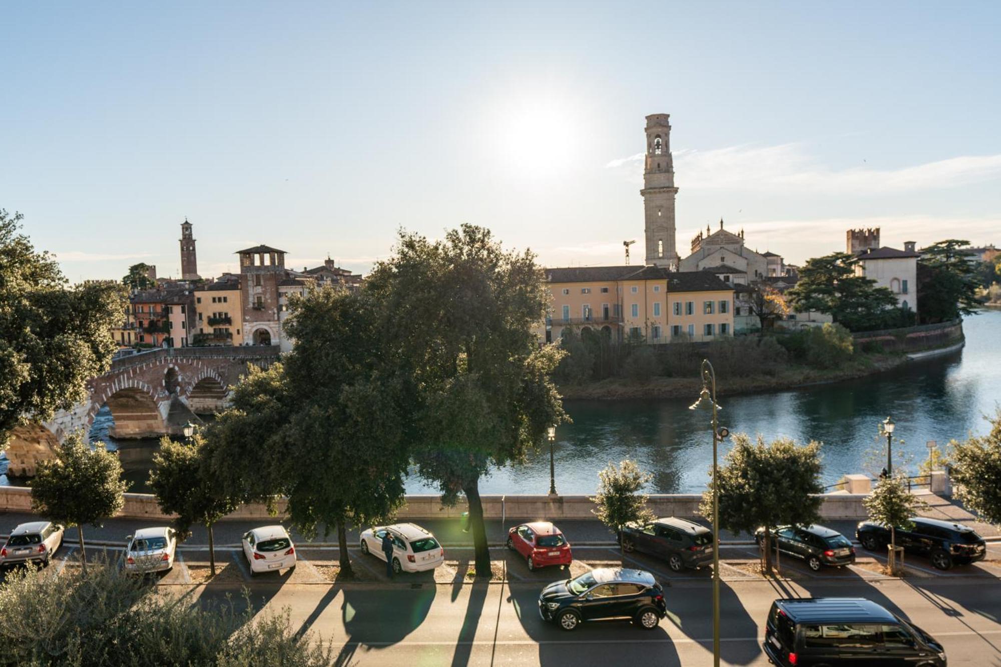 Bed and Breakfast La Finestra Sul Ponte By Postcardsfrom Verona Exterior foto