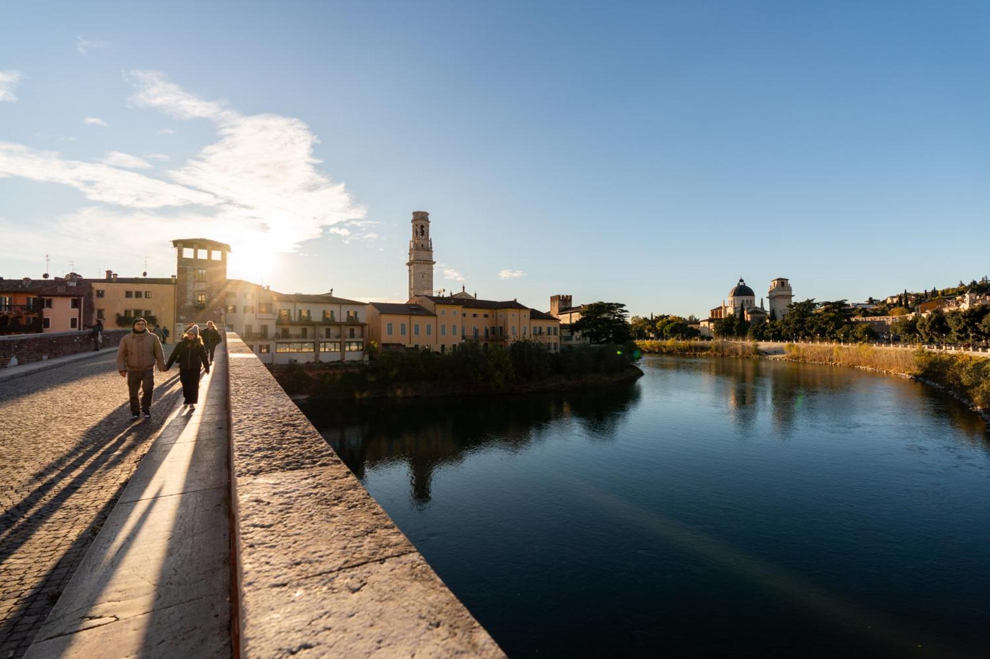 Bed and Breakfast La Finestra Sul Ponte By Postcardsfrom Verona Exterior foto