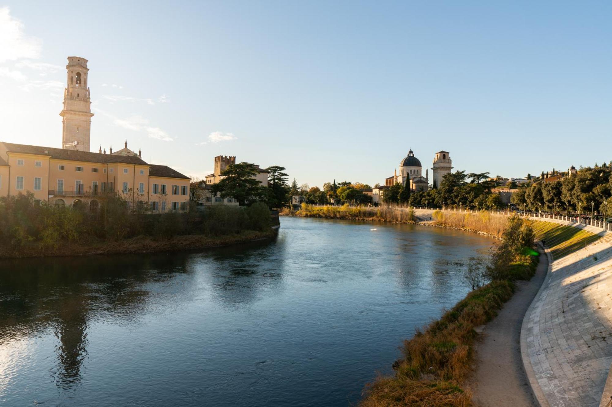 Bed and Breakfast La Finestra Sul Ponte By Postcardsfrom Verona Exterior foto