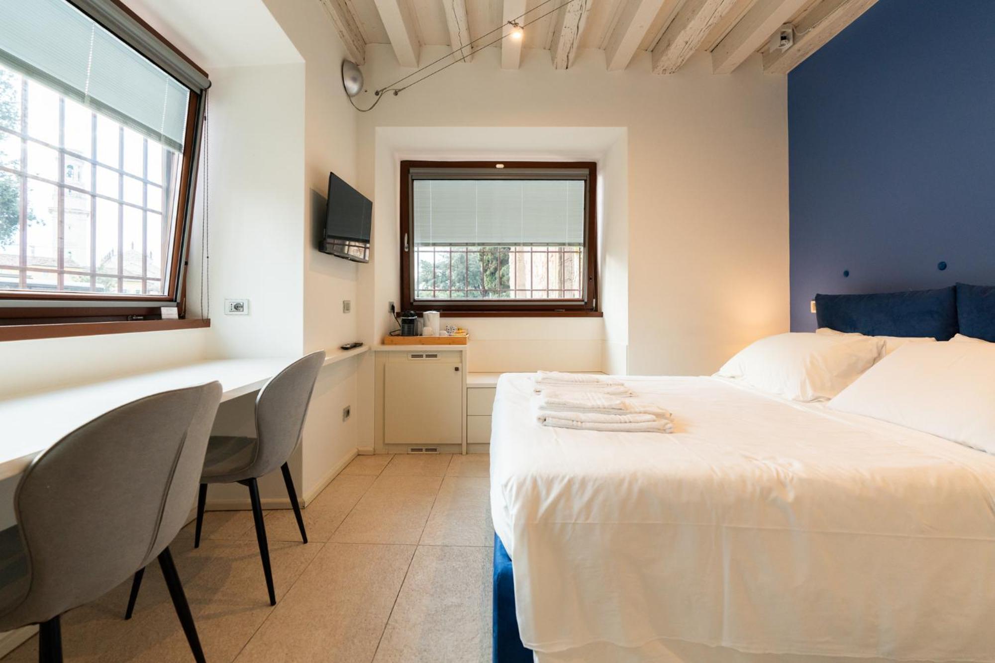Bed and Breakfast La Finestra Sul Ponte By Postcardsfrom Verona Exterior foto