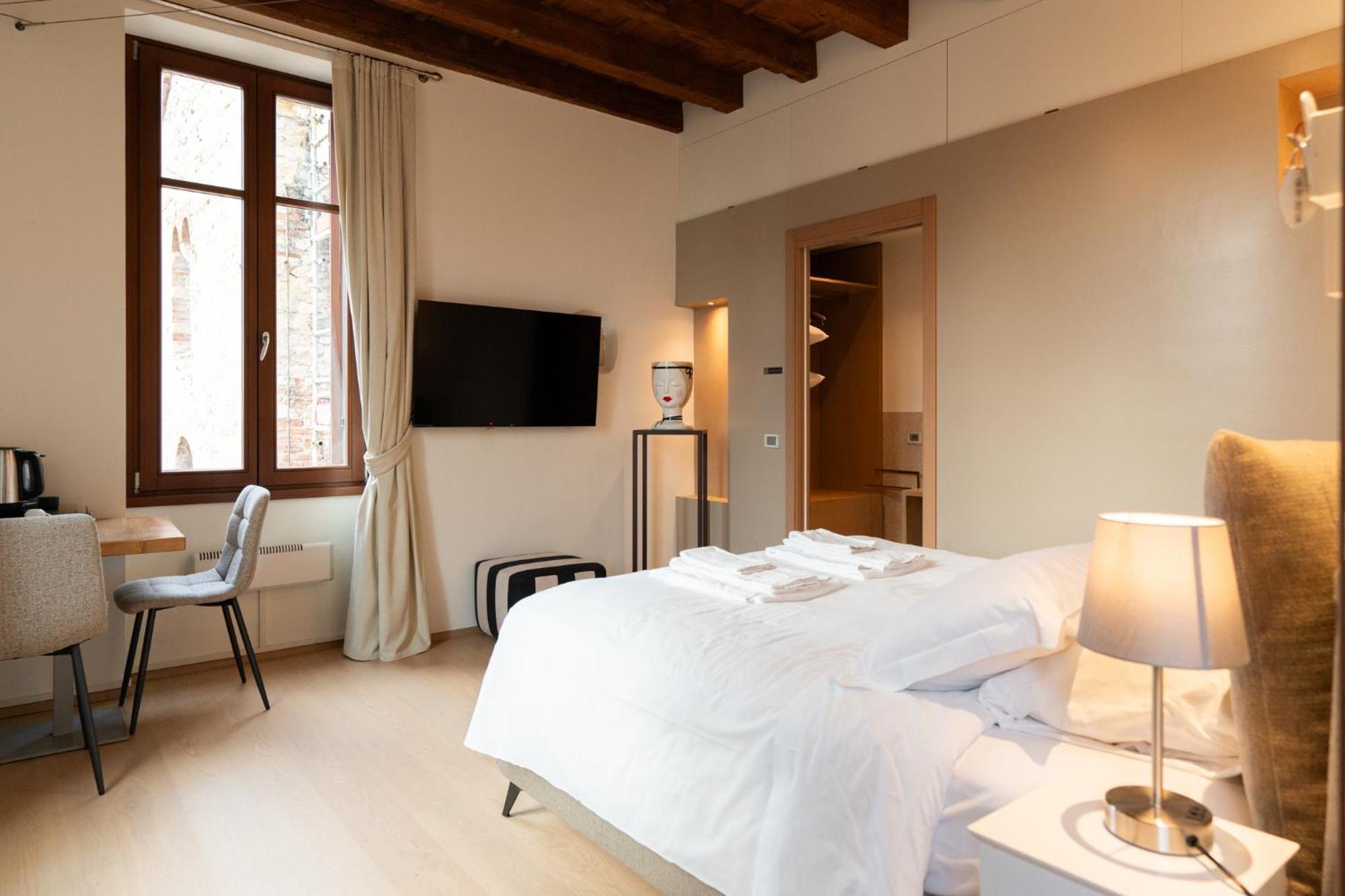 Bed and Breakfast La Finestra Sul Ponte By Postcardsfrom Verona Exterior foto