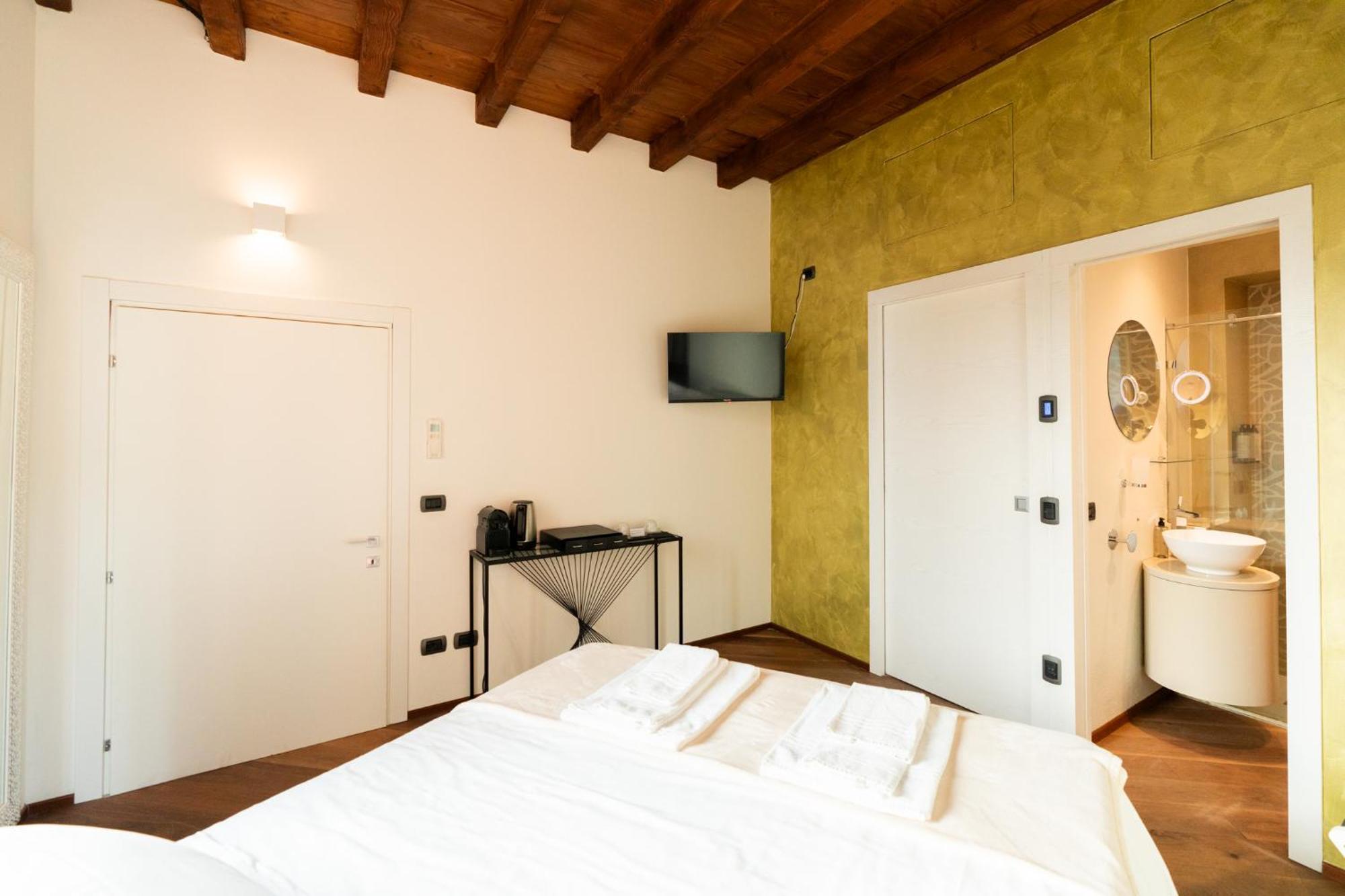 Bed and Breakfast La Finestra Sul Ponte By Postcardsfrom Verona Exterior foto