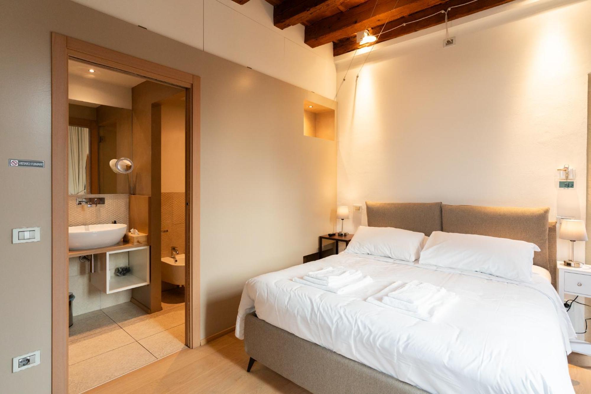 Bed and Breakfast La Finestra Sul Ponte By Postcardsfrom Verona Exterior foto